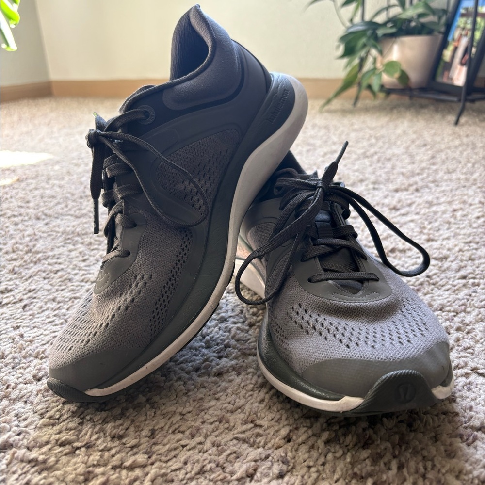 Lululemon Chargefeel Sneakers, size 9